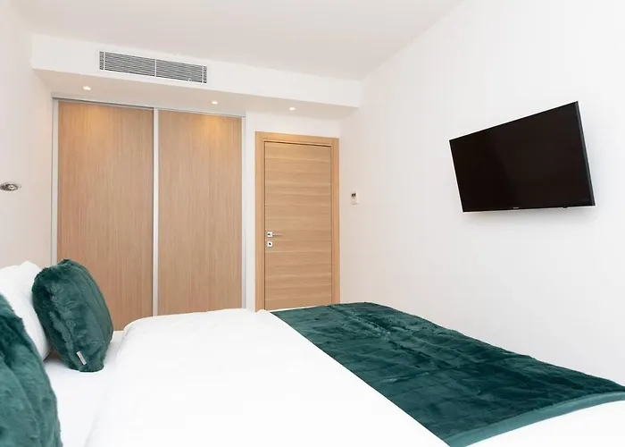 Brand New 2 Bedrooms Next To Croisette ! Appartamento Cannes