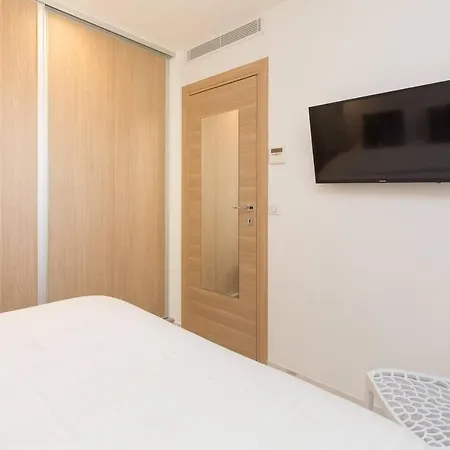 Апартаменты Brand New 2 Bedrooms Next To Croisette ! Канны